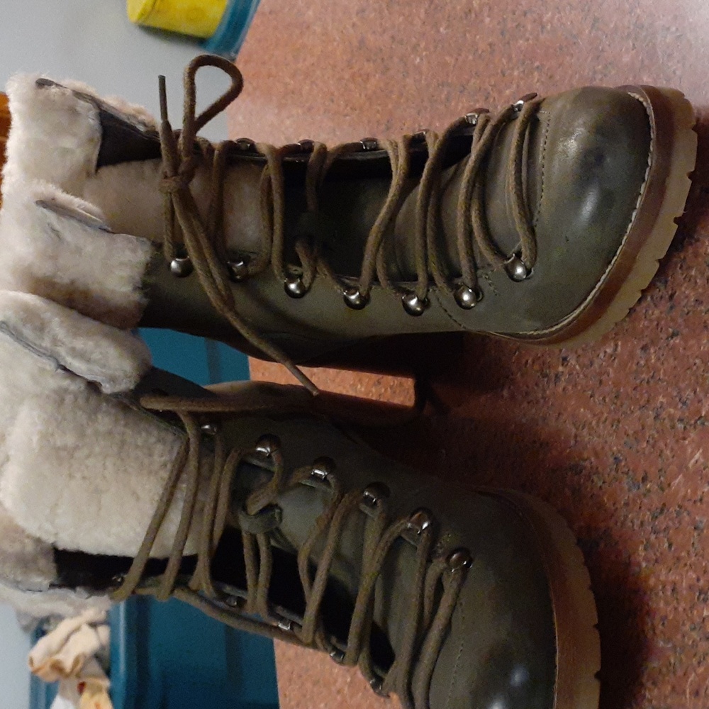 Steve madden lace up boots size 8 1/2. Sueded leather like material olive - Picture 3 of 4